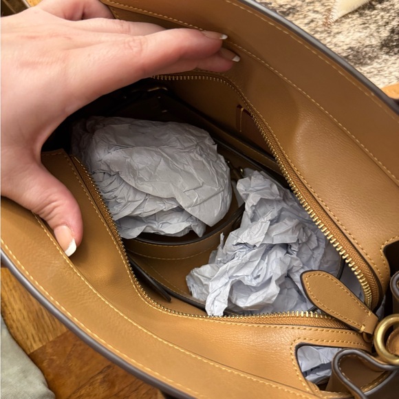 Coach Empire 28 - Picture 6 of 8